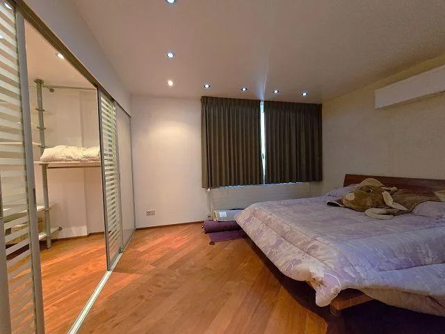 2-Familien Villa mit Schwimmbad an sehr ruhiger, sonniger Aussichts... – Foto 10 von 30