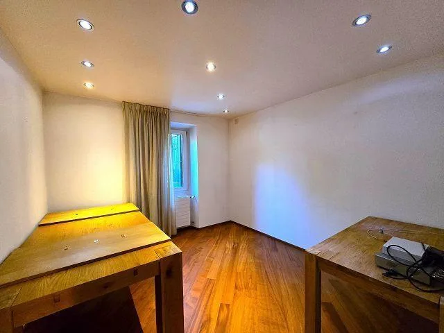 2-Familien Villa mit Schwimmbad an sehr ruhiger, sonniger Aussichts... – Foto 15 von 30