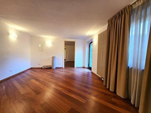 2-Familien Villa mit Schwimmbad an sehr ruhiger, sonniger Aussichts... – Foto 24 von 30