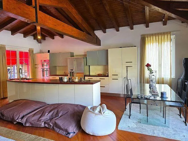 2-Familien Villa mit Schwimmbad an sehr ruhiger, sonniger Aussichts... – Foto 9 von 30