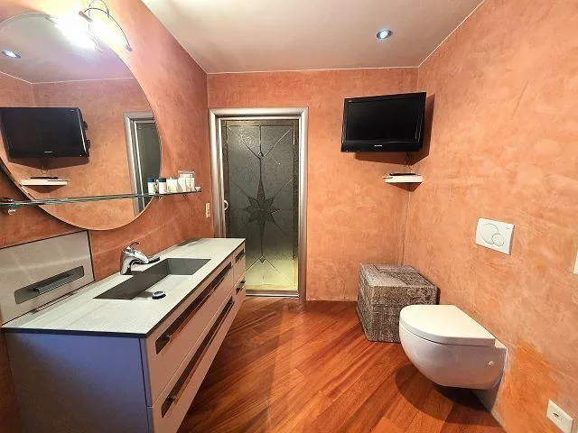 2-Familien Villa mit Schwimmbad an sehr ruhiger, sonniger Aussichts... – Foto 16 von 30