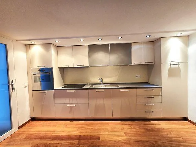 2-Familien Villa mit Schwimmbad an sehr ruhiger, sonniger Aussichts... – Foto 28 von 30