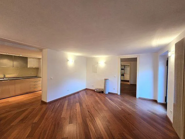 2-Familien Villa mit Schwimmbad an sehr ruhiger, sonniger Aussichts... – Foto 25 von 30