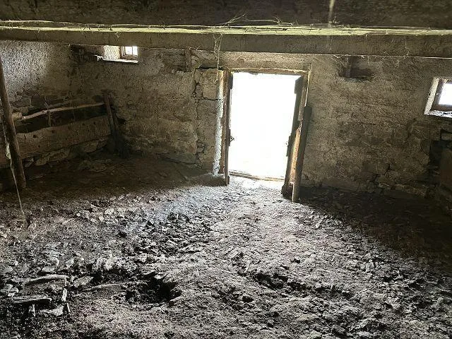 4-Zimmer Rustico  zum Ausbauenmit viel Umschwung an Alleinlage, seh...