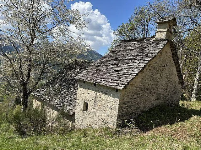4-Zimmer Rustico  zum Ausbauenmit viel Umschwung an Alleinlage, seh...