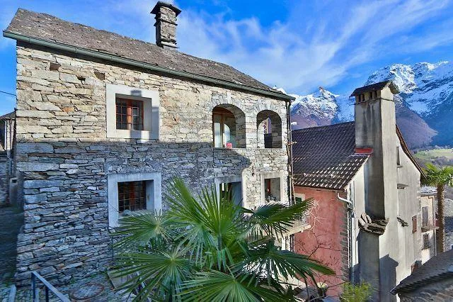7 1/2-Zimmer-Tessinerhaus im Dorfkern / casa d'epoca ticinese di 7 ...