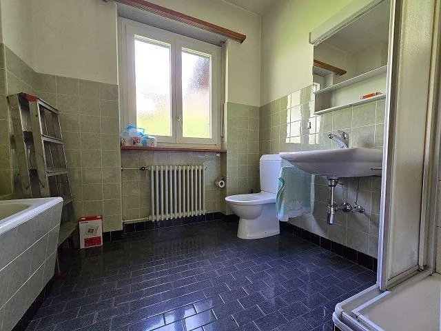 Casa bifamiliare con app. di 3 e 4 locali con giardino con bella vi... – Foto 22 von 28