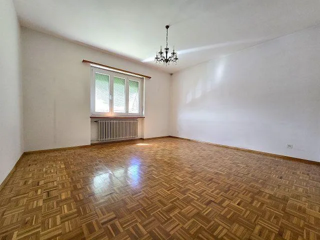 Casa bifamiliare con app. di 3 e 4 locali con giardino con bella vi... – Foto 15 von 28
