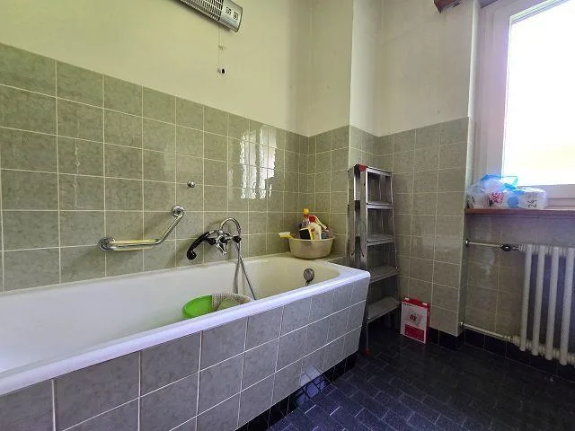 Casa bifamiliare con app. di 3 e 4 locali con giardino con bella vi... – Foto 21 von 28