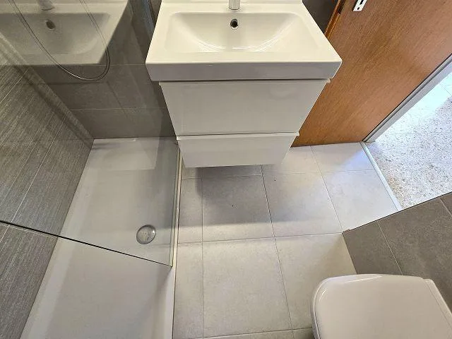 Casa bifamiliare con app. di 3 e 4 locali con giardino con bella vi... – Foto 18 von 28