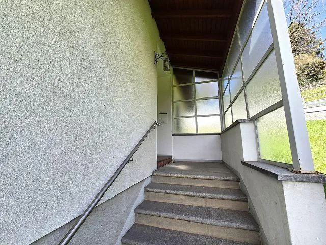 Casa bifamiliare con app. di 3 e 4 locali con giardino con bella vi... – Foto 24 von 28