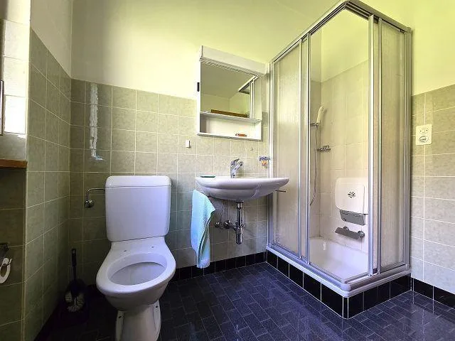 Casa bifamiliare con app. di 3 e 4 locali con giardino con bella vi... – Foto 20 von 28