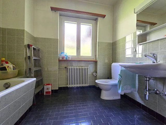 Casa bifamiliare con app. di 3 e 4 locali con giardino con bella vi... – Foto 23 von 28