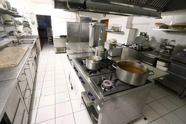 Hotel alle Botte mit grossem Saal, Eigentümerwohnung und Hotelzimme... – foto 12 di 30