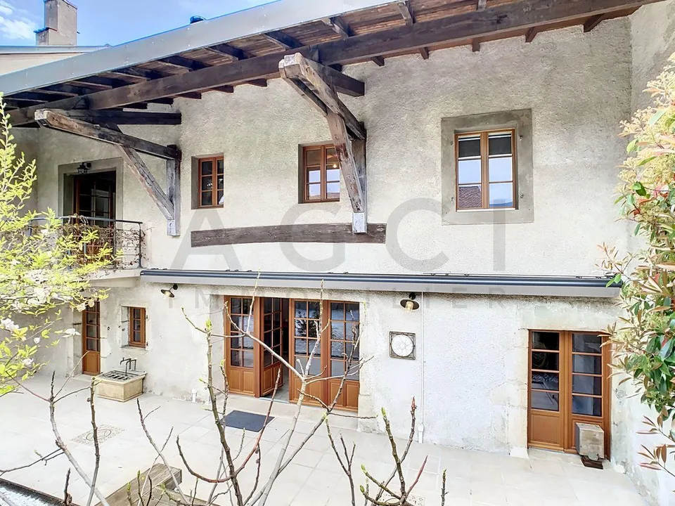 Charmantes renoviertes Haus aus dem 17. Jahrhundert - Charme, Volumen und Authentizität im Herzen von Dardagny