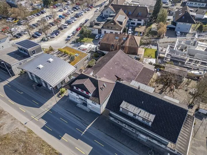 WOHN- UND GESCHÄFTSHAUS MIT GESCHICHTE