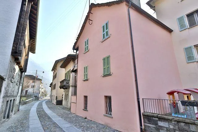 3 1/2.Zimmer-Dorfhaus / casa di 3 1/2 locali nel nucleo