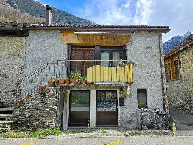 Rustico mit 2 Wohnungen (2- und 3 Zimmer mit Terrassen und schöner ...