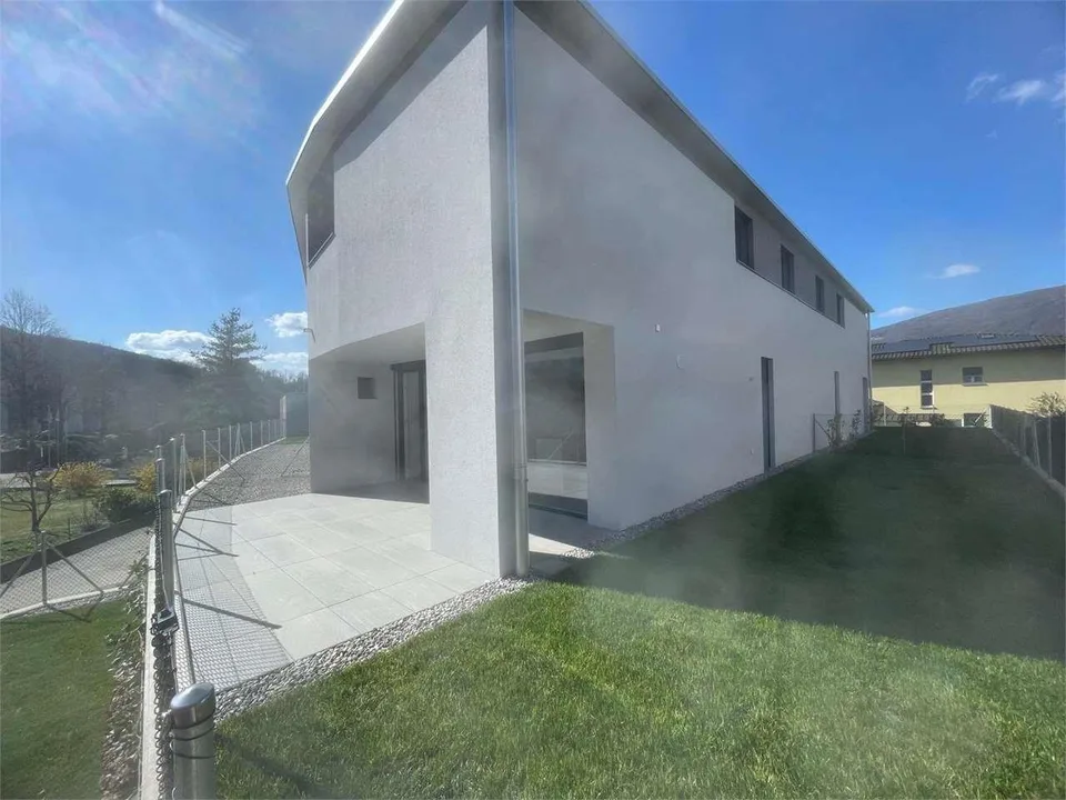 Nuovo Appartamento 4.5 locali  Duplex a Cureglia, Giardino Privato