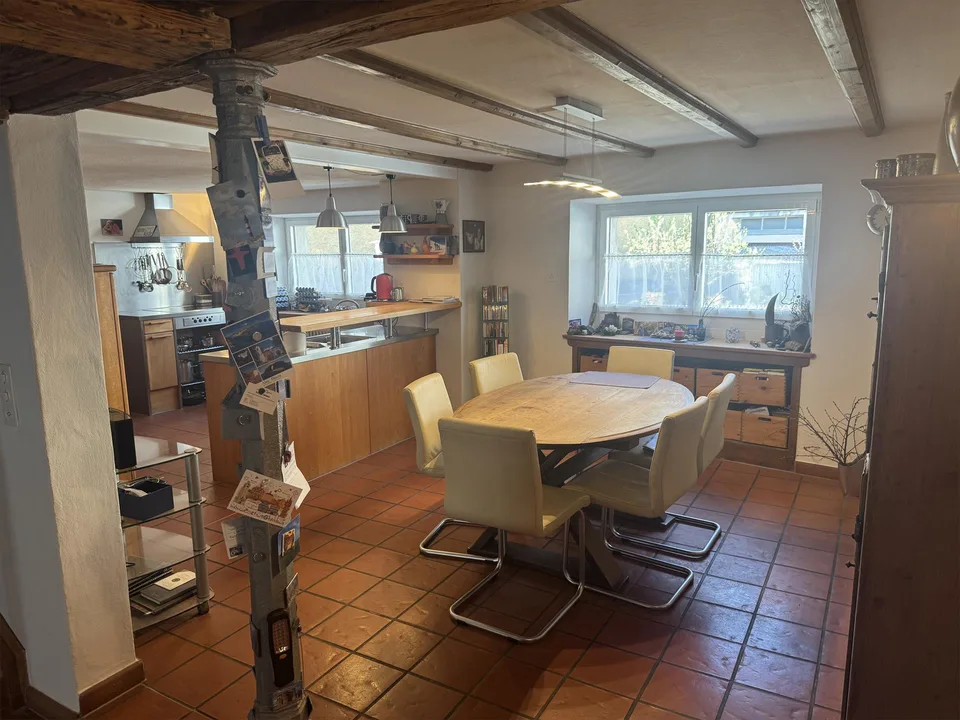 Familienhaus mit 4 Schlafzimmern, vielen Nebenräumen, grosser Terrasse