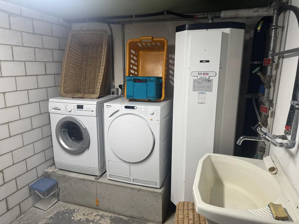 Familienhaus mit 4 Schlafzimmern, vielen Nebenräumen, grosser Terrasse – photo 16 of 17