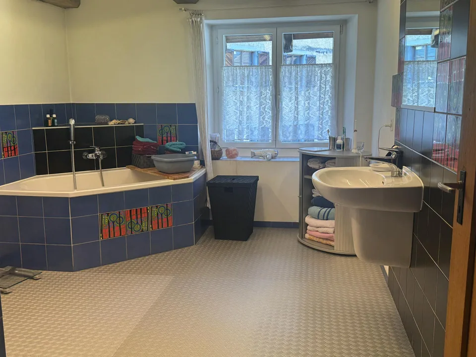 Familienhaus mit 4 Schlafzimmern, vielen Nebenräumen, grosser Terrasse – photo 9 of 17