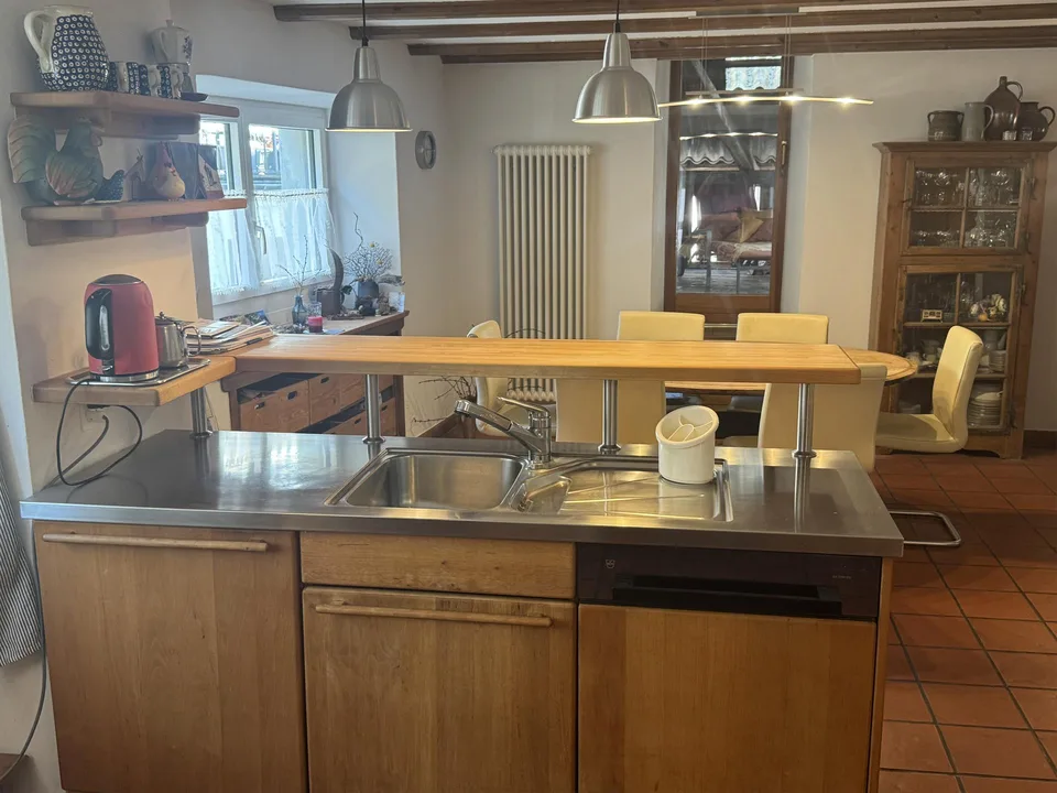 Familienhaus mit 4 Schlafzimmern, vielen Nebenräumen, grosser Terrasse