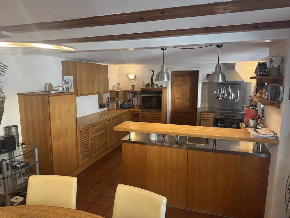 Familienhaus mit 4 Schlafzimmern, vielen Nebenräumen, grosser Terrasse