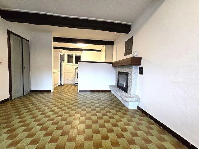 Casa unifamiliare di 6 loc. nel nucleo con rustico molto soleggiata...