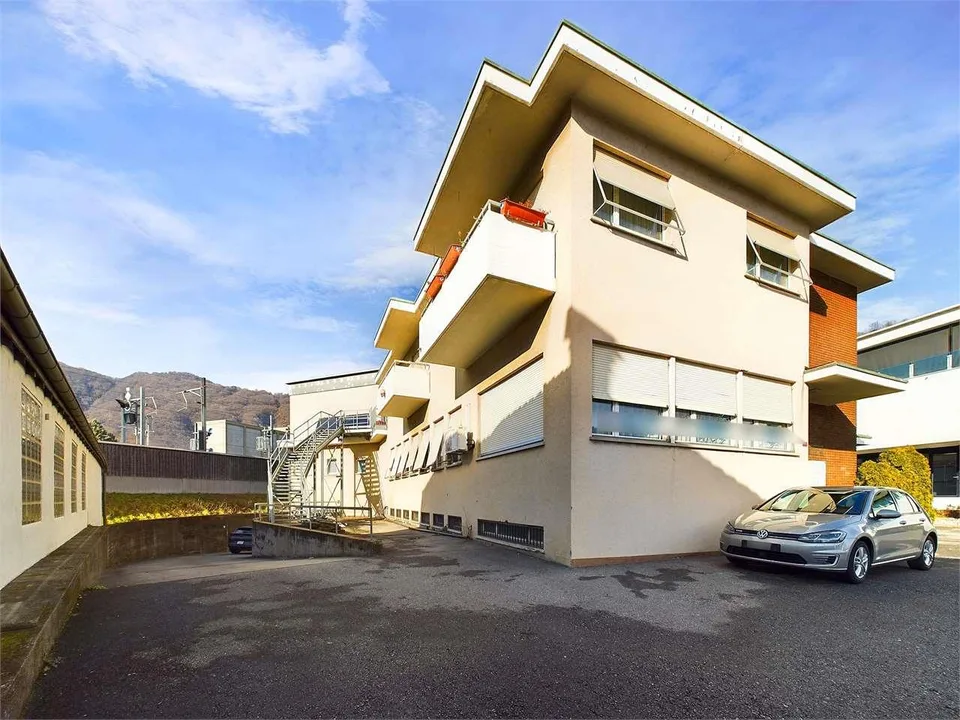 Immobiliare residenziale e commerciale a Lamone