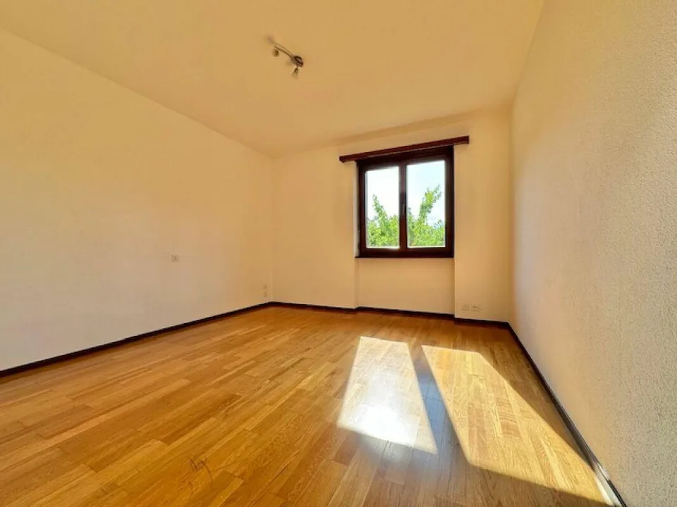 CONTRA - GROSSE 5,5-ZIMMER-EINZELWOHNUNG ZU VERKAUFEN – photo 18 sur 28