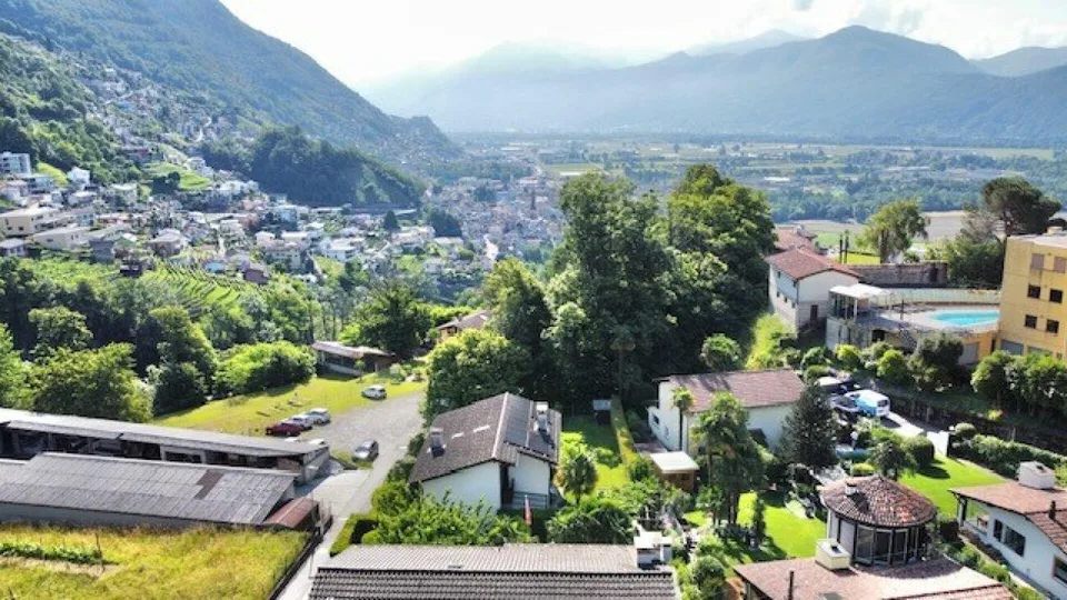 CONTRA - GROSSE 5,5-ZIMMER-EINZELWOHNUNG ZU VERKAUFEN