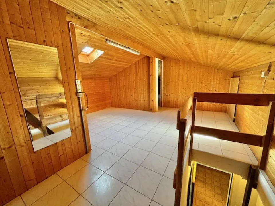 CONTRA - GROSSE 5,5-ZIMMER-EINZELWOHNUNG ZU VERKAUFEN – photo 20 sur 28