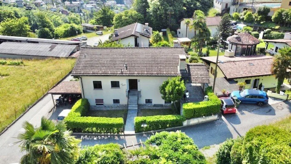 CONTRA - GROSSE 5,5-ZIMMER-EINZELWOHNUNG ZU VERKAUFEN