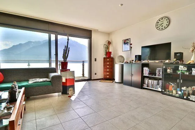 6 1/2-Zimmer-Villa mit 3-Zimmer-Einliegerwohnung an sehr sonniger A...