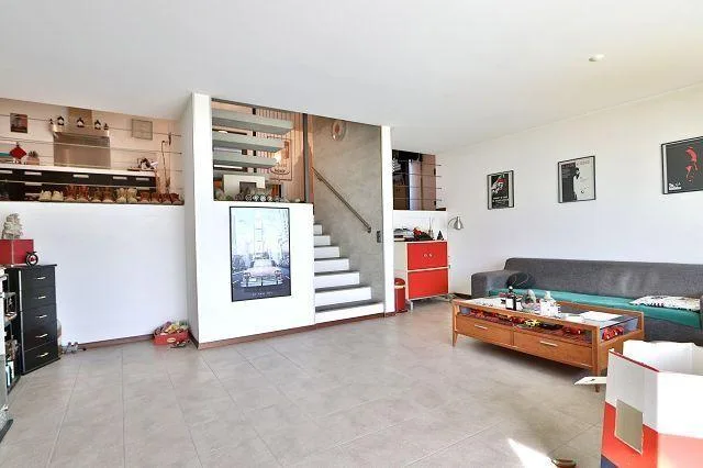 6 1/2-Zimmer-Villa mit 3-Zimmer-Einliegerwohnung an sehr sonniger A...
