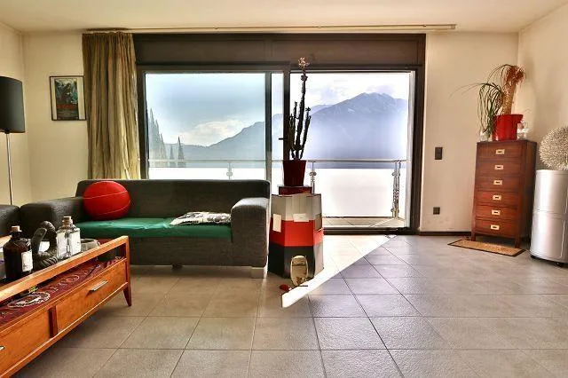 6 1/2-Zimmer-Villa mit 3-Zimmer-Einliegerwohnung an sehr sonniger A...