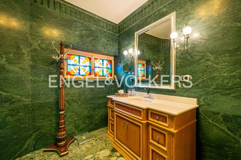 Luxury and lake view in the heart of Lugano