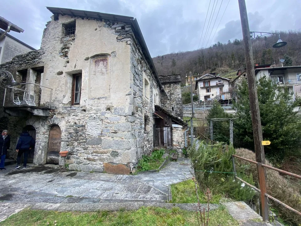 Rustico im Dorfkern zu renovieren mit schöner Aussicht / Rustico da...