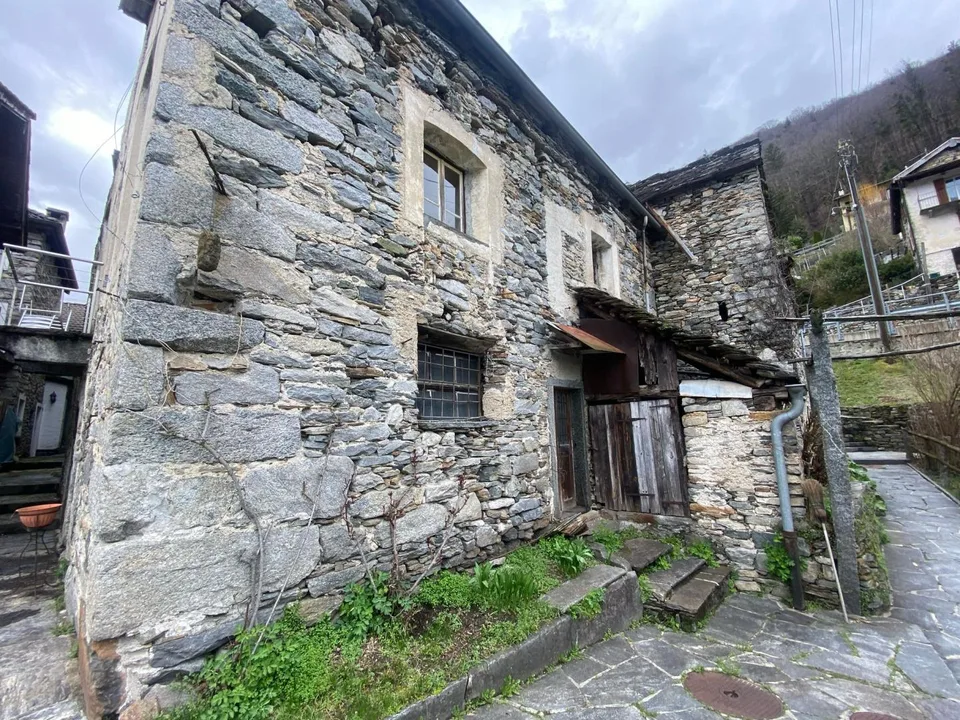 Rustico im Dorfkern zu renovieren mit schöner Aussicht / Rustico da...