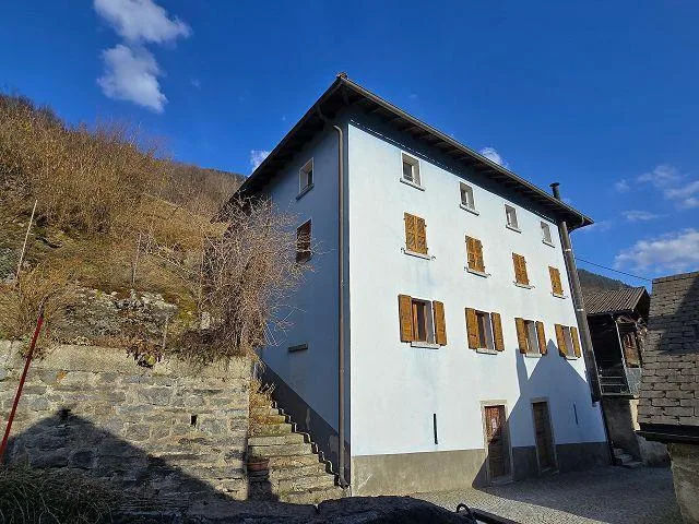 4-Zi.-Wohnung, Terrasse, Garten sehr sonnige, ruhige Aussichtslage/...