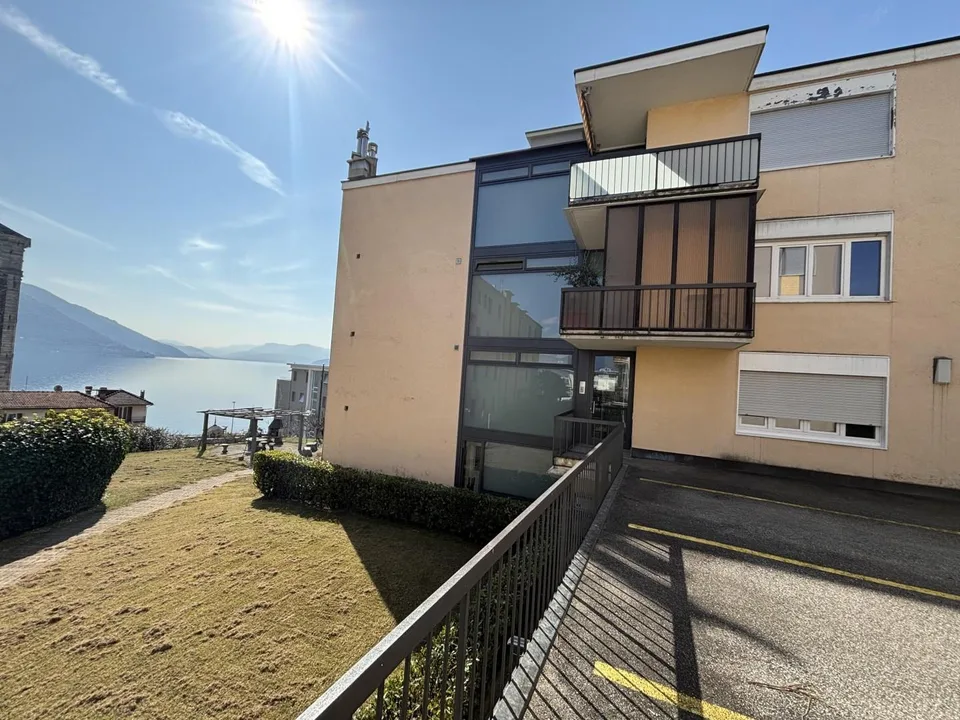 3,5-Zimmer-Wohnung mit Balkon, mit Blick auf den See mit Keller, mi...