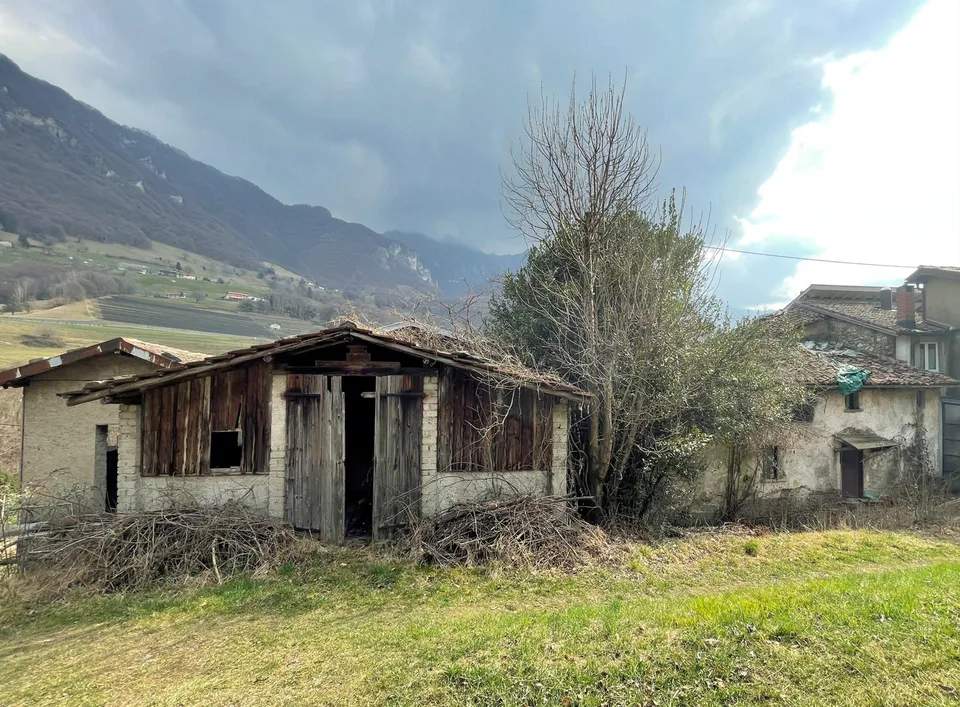 Terreno edificabile di 1300 mq immerso nella natura – Foto 7 von 11