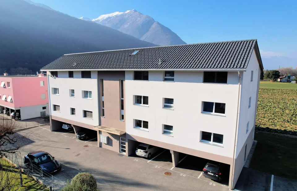 Appartamento all'ultimo piano + grande locale hobby-ufficio