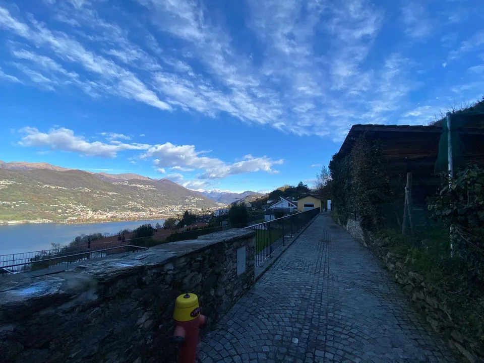Dorfrustico zum Ausbauen an sehr ruhiger Aussichtslage mit Seeblick... – photo 11 sur 17