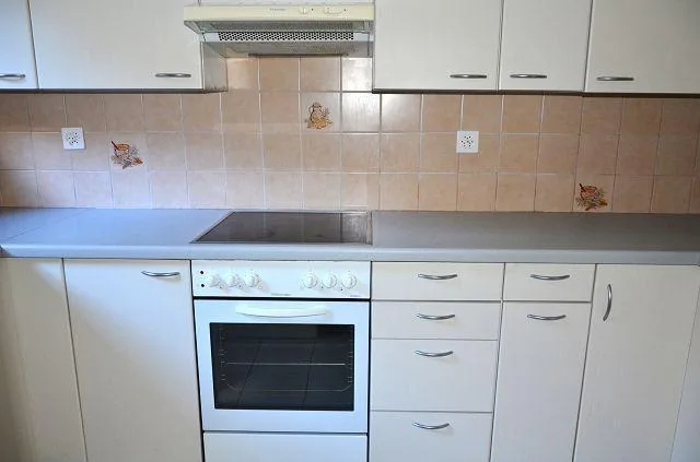 2 appartamenti di 4,5 loc. con 2 uffici, garage/magazzino, 2 posteg...