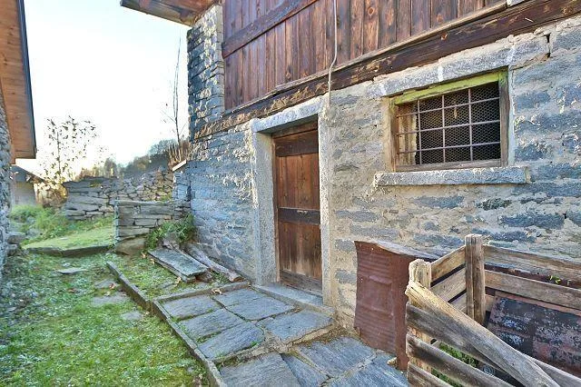 3-Zimmer-Haus mit Rustico zum Ausbauen an sehr sonniger, ruhiger Au... – foto 26 di 29