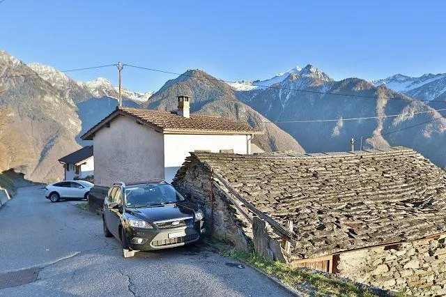 3-Zimmer-Haus mit Rustico zum Ausbauen an sehr sonniger, ruhiger Au... – foto 20 di 29