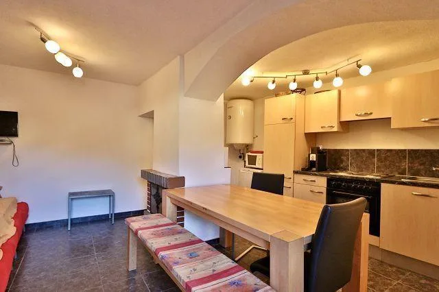 3-Zimmer-Haus mit Rustico zum Ausbauen an sehr sonniger, ruhiger Au...
