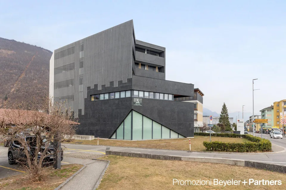 Grossraum Büro mit Fussgängerverkehr